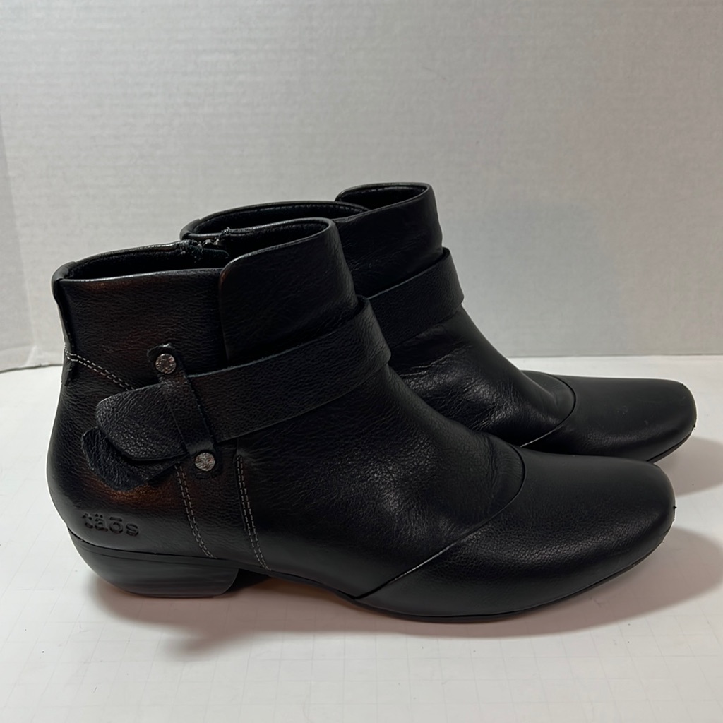 Women’s Black Leather Ankle Boots Taos Barley Worn. Size 10.